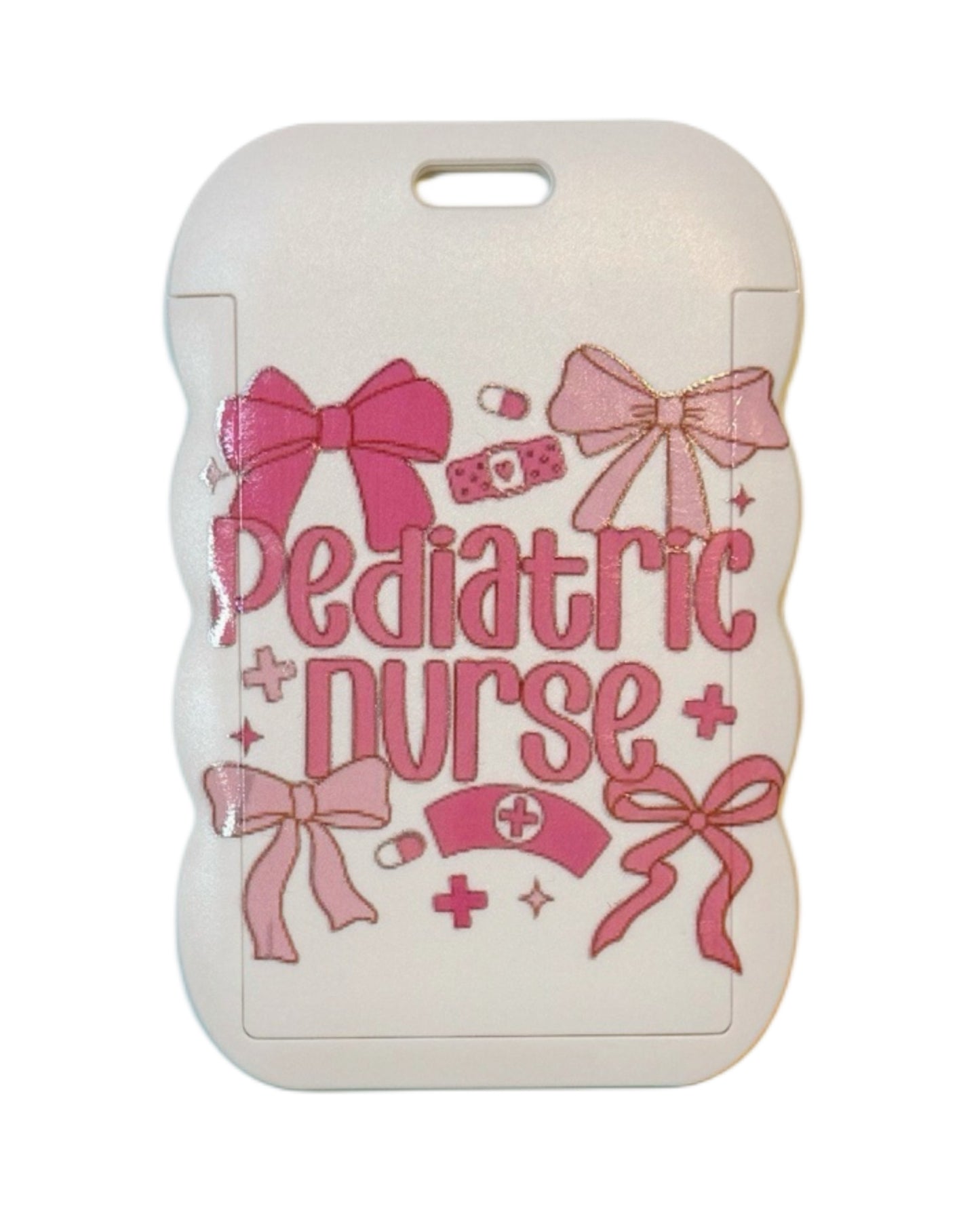 Pediatric Nurse – ID-kortholder i hvit hardplast