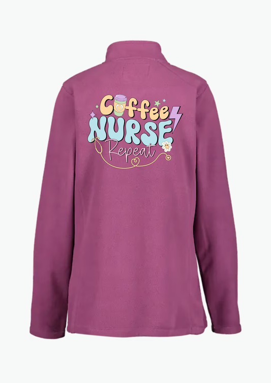☕ “Coffee. Nurse. Repeat.” Fleecejakke